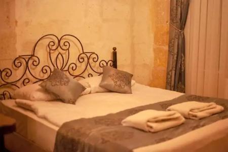 Center Cave House - 70