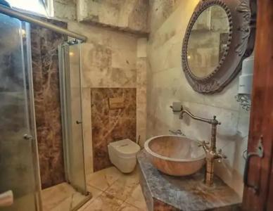 Traveller's Cave - 180