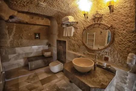 Traveller's Cave - 200