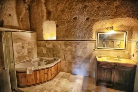 Traveller's Cave - 150