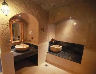 Traveller's Cave - 181