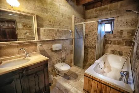 Traveller's Cave - 122