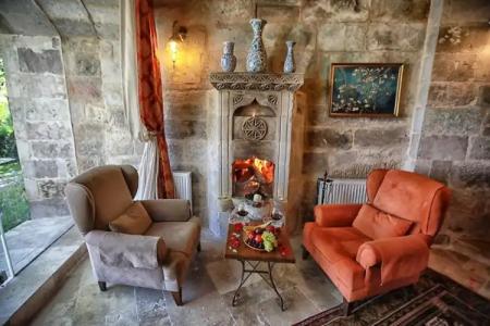 Traveller's Cave - 204