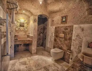 Traveller's Cave - 171