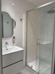 Best Western Plus Hôtel la Rade - 49