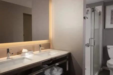 Courtyard Charleston Waterfront - 53