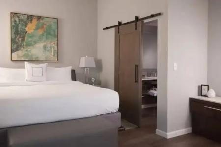 Courtyard Charleston Waterfront - 49