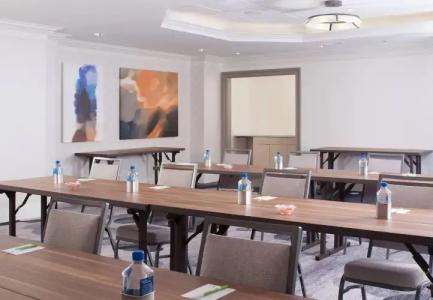 Courtyard Charleston Waterfront - 18