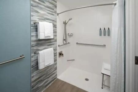 Courtyard Charleston Waterfront - 8