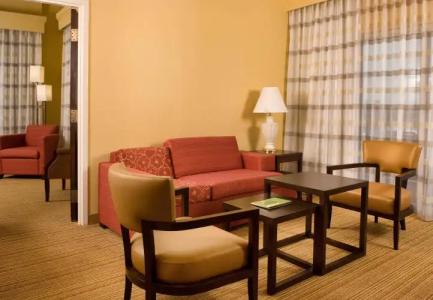 Courtyard Charleston Waterfront - 15