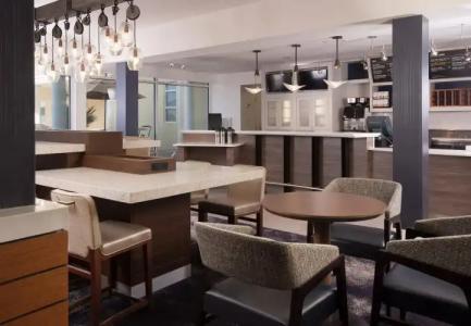 Courtyard Charleston Waterfront - 24