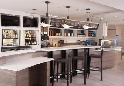 Courtyard Charleston Waterfront - 11