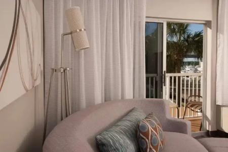 Courtyard Charleston Waterfront - 39