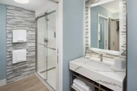 Courtyard Charleston Waterfront - 32