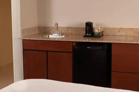 Courtyard Charleston Waterfront - 40