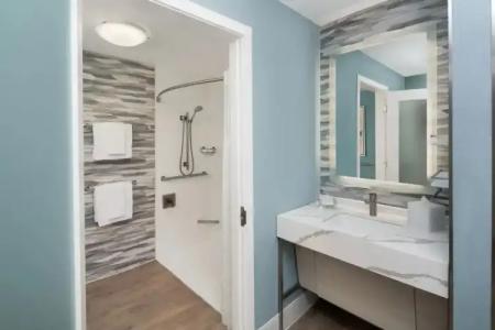 Courtyard Charleston Waterfront - 34