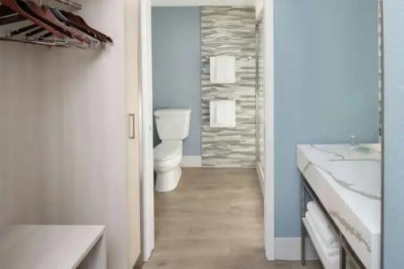 Courtyard Charleston Waterfront - 46