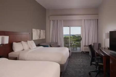 Courtyard Charleston Waterfront - 37