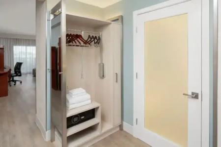 Courtyard Charleston Waterfront - 30