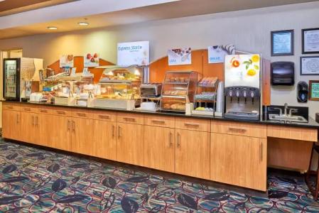 Holiday Inn Express & Suites El Paso Airport, an IHG - 9