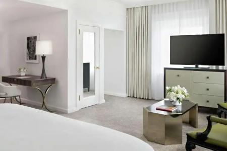 Amway Grand Plaza, Curio Collection by Hilton - 3