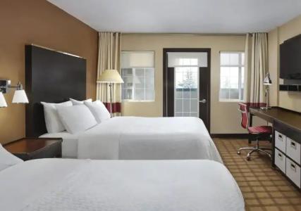 Four Points by Sheraton & Suites Calgary West - 6