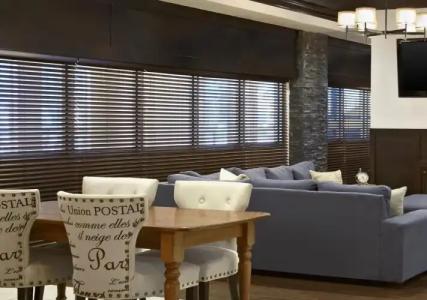 Four Points by Sheraton & Suites Calgary West - 1