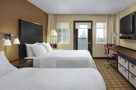 Four Points by Sheraton & Suites Calgary West - 32