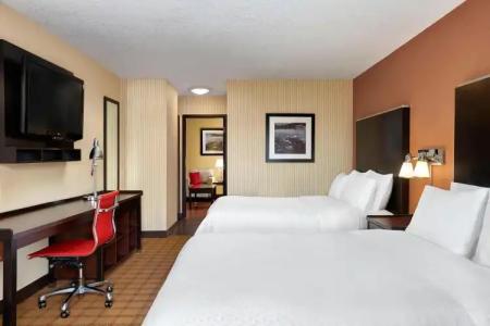 Four Points by Sheraton & Suites Calgary West - 41