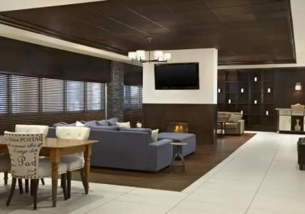 Four Points by Sheraton & Suites Calgary West - 14