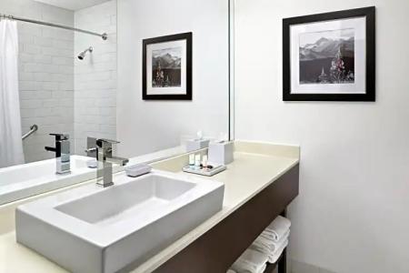 Four Points by Sheraton & Suites Calgary West - 25