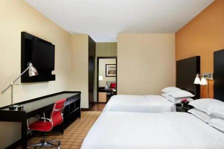 Four Points by Sheraton & Suites Calgary West - 43