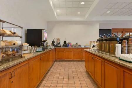 Country Inn & Suites by Radisson, Calgary-Northeast - 17