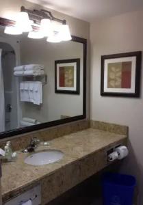 Country Inn & Suites by Radisson, Calgary-Northeast - 38