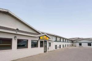 Super 8 by Wyndham Fargo/I-29/West Acres Mall, Fargo