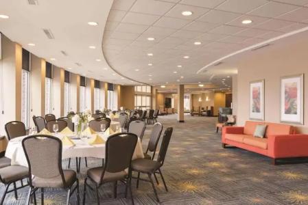 Hilton Garden Inn Fargo - 25