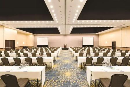 Hilton Garden Inn Fargo - 19