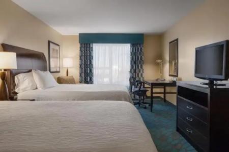 Hilton Garden Inn Fargo - 41