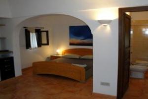 Guest House «Dammusi Bernardo», Pantelleria Village