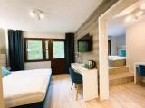2 Bedrooms Standard Family room with balcony