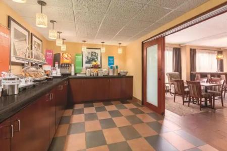 Hampton Inn Des Moines-Airport - 20