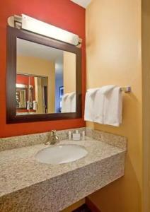 Courtyard Salt Lake City Airport - 7