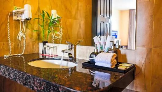 Almond Sothearos - 88