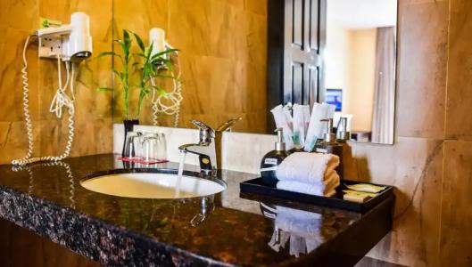 Almond Sothearos - 8