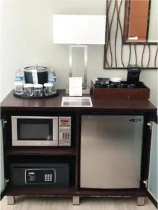 Mariposa Inn and Suites - 26