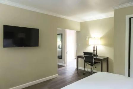 Travelodge by Wyndham Monterey Bay - 3