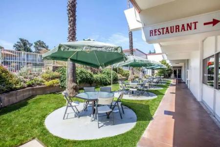 Travelodge by Wyndham Monterey Bay - 16