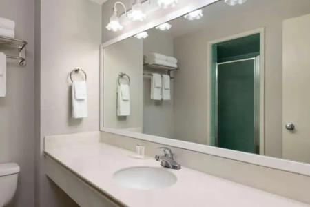 Travelodge by Wyndham Monterey Bay - 10