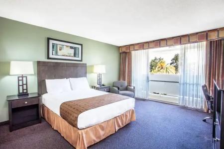 Travelodge by Wyndham Monterey Bay - 24