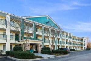 HomeTowne Studios by Red Roof Raleigh - Durham, Durham